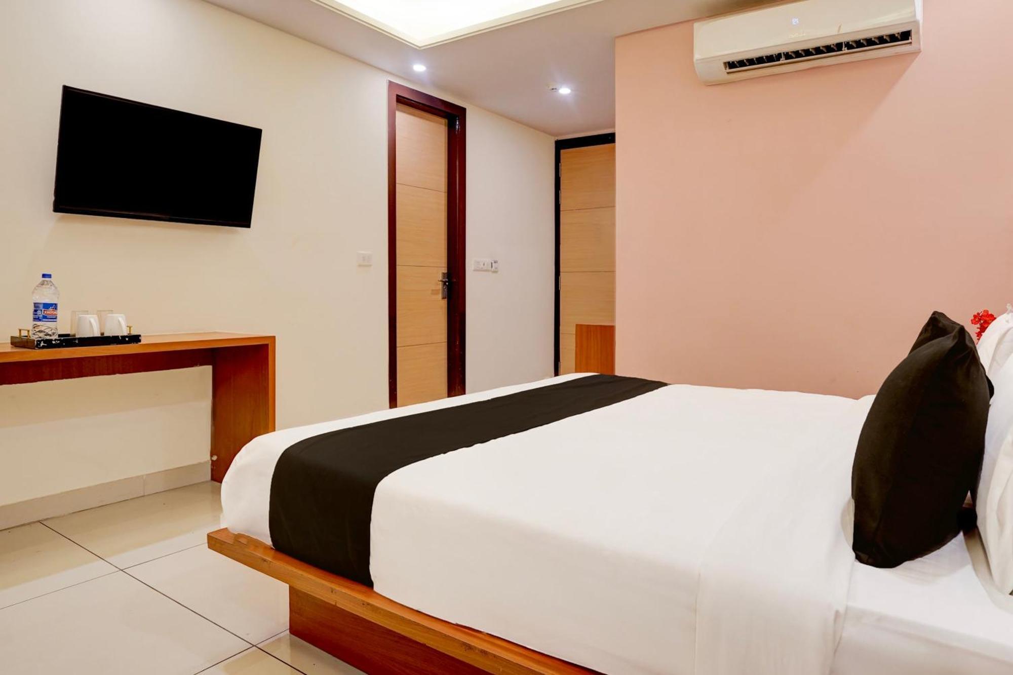Super Townhouse Airport Road Delhi Otel Yeni Delhi Dış mekan fotoğraf