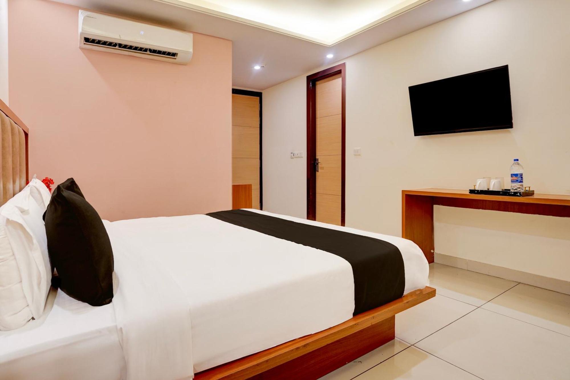 Super Townhouse Airport Road Delhi Otel Yeni Delhi Dış mekan fotoğraf