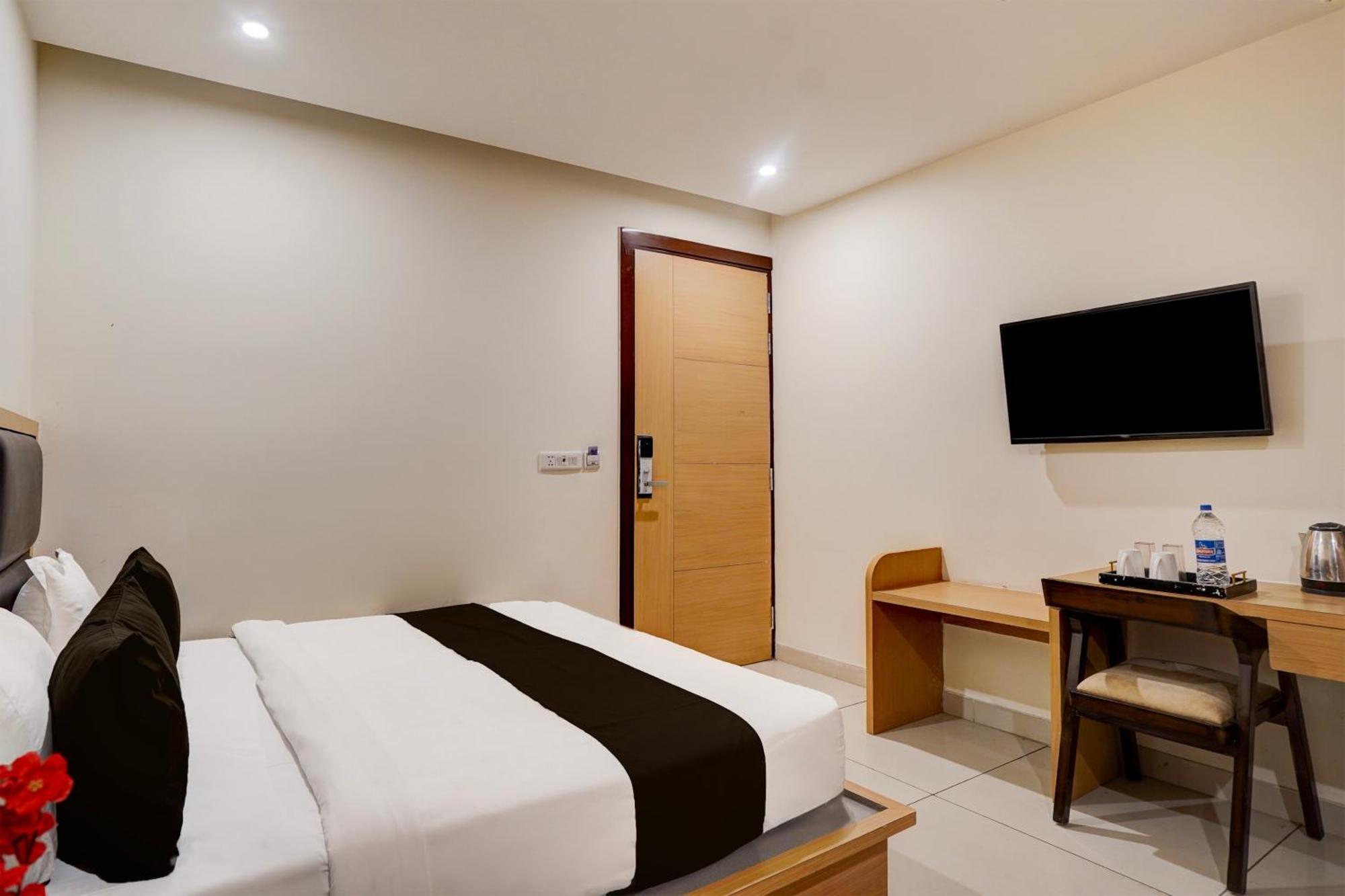 Super Townhouse Airport Road Delhi Otel Yeni Delhi Dış mekan fotoğraf
